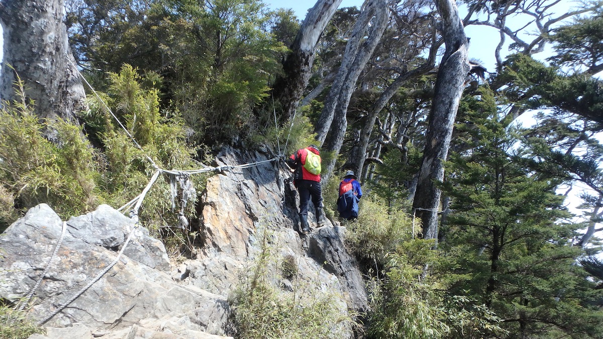 北大武山步道一隅-峭壁
