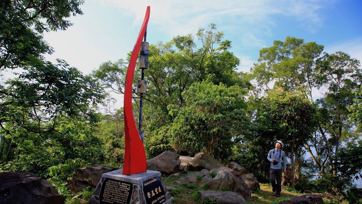 高雄縣政府建置之六義山步道啟用紀念碑