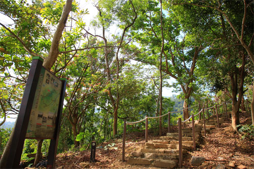 步道出入口之一-紫霞登山口