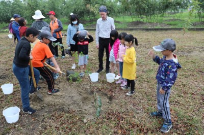 東門國小同合作植樹