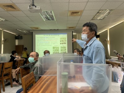 承租人向高雄農業改良場張廖伯勳博士提問生物農藥應用方式