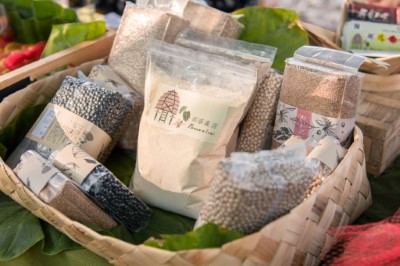 里山市集販售在地友善環境農特產品