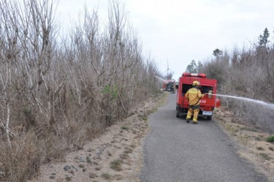 林業及自然保育署屏東分署消防車噴灑阻燃劑3