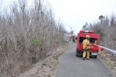 林業及自然保育署屏東分署消防車噴灑阻燃劑4