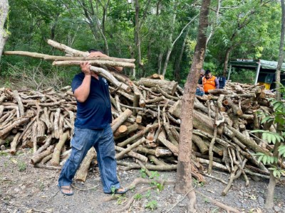 枋山溪流域剩餘資材開放在地居民免費撿拾3