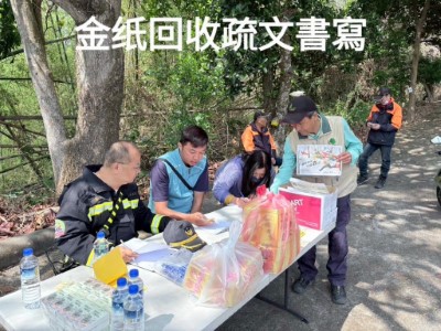 國家森林調查監測志工與假日到各公墓宣導防火措施4