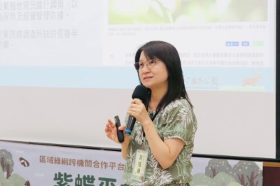 墾丁國家公園管理處謝桂楨研究員說明南灣是重要觀測地點。