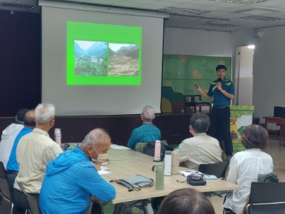 5現場資深巡護員鍾智勇分享巡視經驗及登山技巧