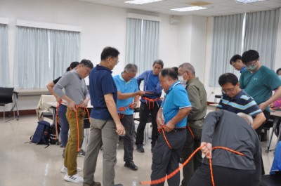 8前消防署特搜隊蘇順從教官講授繩結技巧