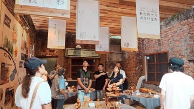 導覽說明國產材應用於布展