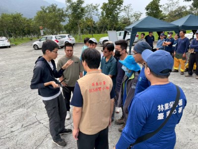 10月22日於高雄市六龜區旗山事業區第95林班（十八羅漢山對面風景區）共同進行森林火災實地演練,空拍機實地空勘火情研判講解
