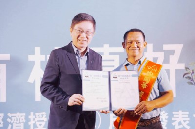 署長授證給桃源區林農謝國華
