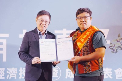 署長授證給霧台鄉林農廖晋翊