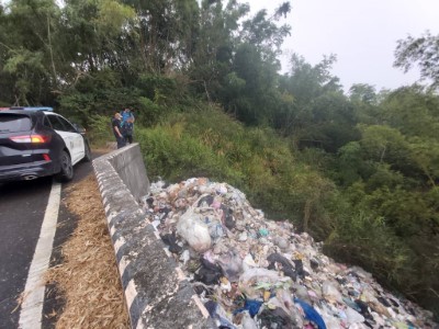 現場遭傾倒垃圾情形