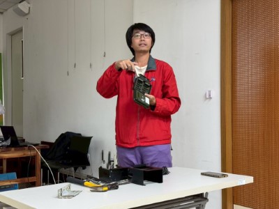 圖5.國立嘉義大學森林暨自然資源學系劉士豪研究助理講授自動相機架設技巧