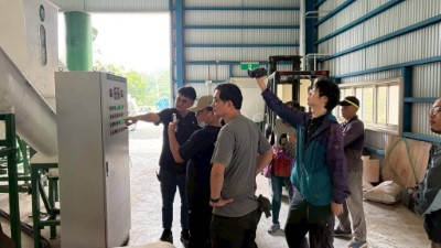 技術人員說明設備機組操作及實機運轉2