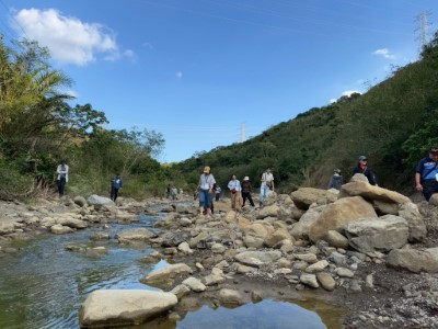 07.	與會人員走讀保力溪野溪段